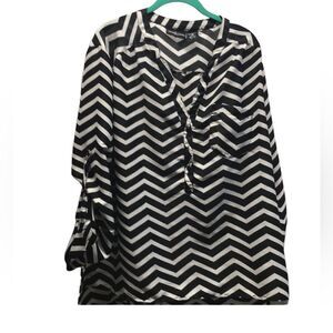 BLACK and white plus 2XL Jennifer Lauren Plus Top Long back